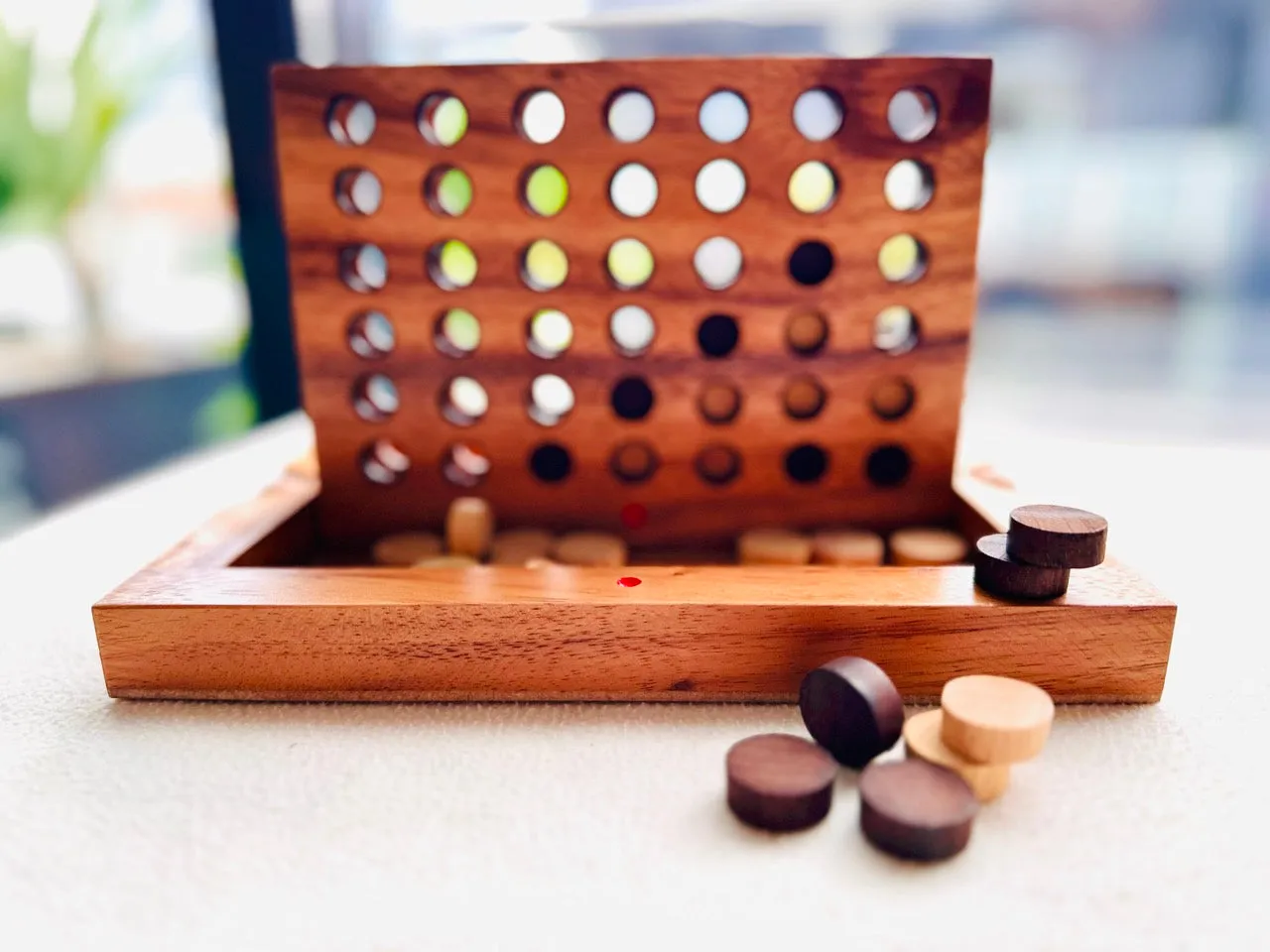Connect Four 4 IN A ROW GAME board game -folds away travel ready.
